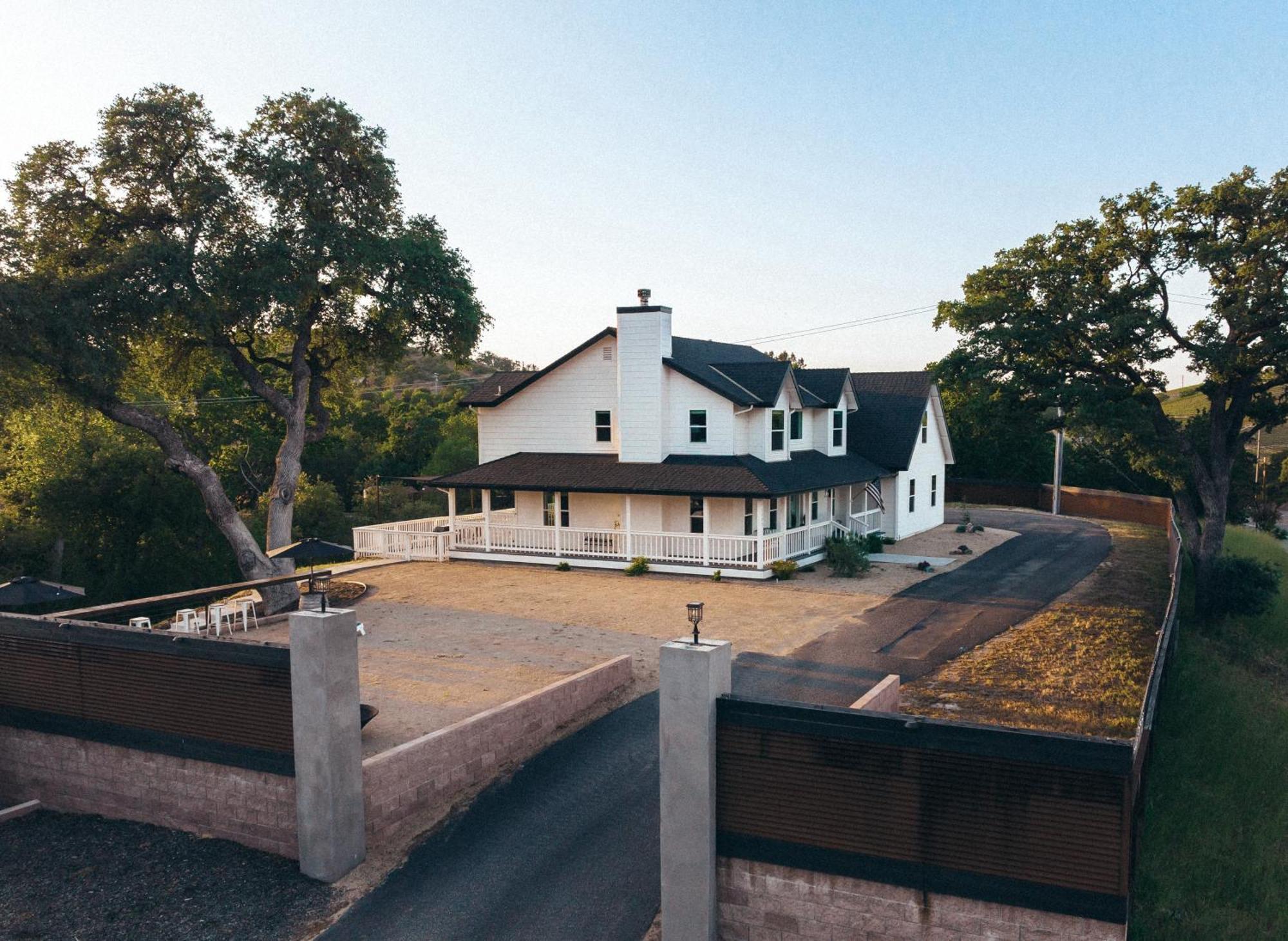 Wine Country Modern Farmhouse With Heated Pool, Hot Tub, Cybertruck Paso Robles Exteriör bild